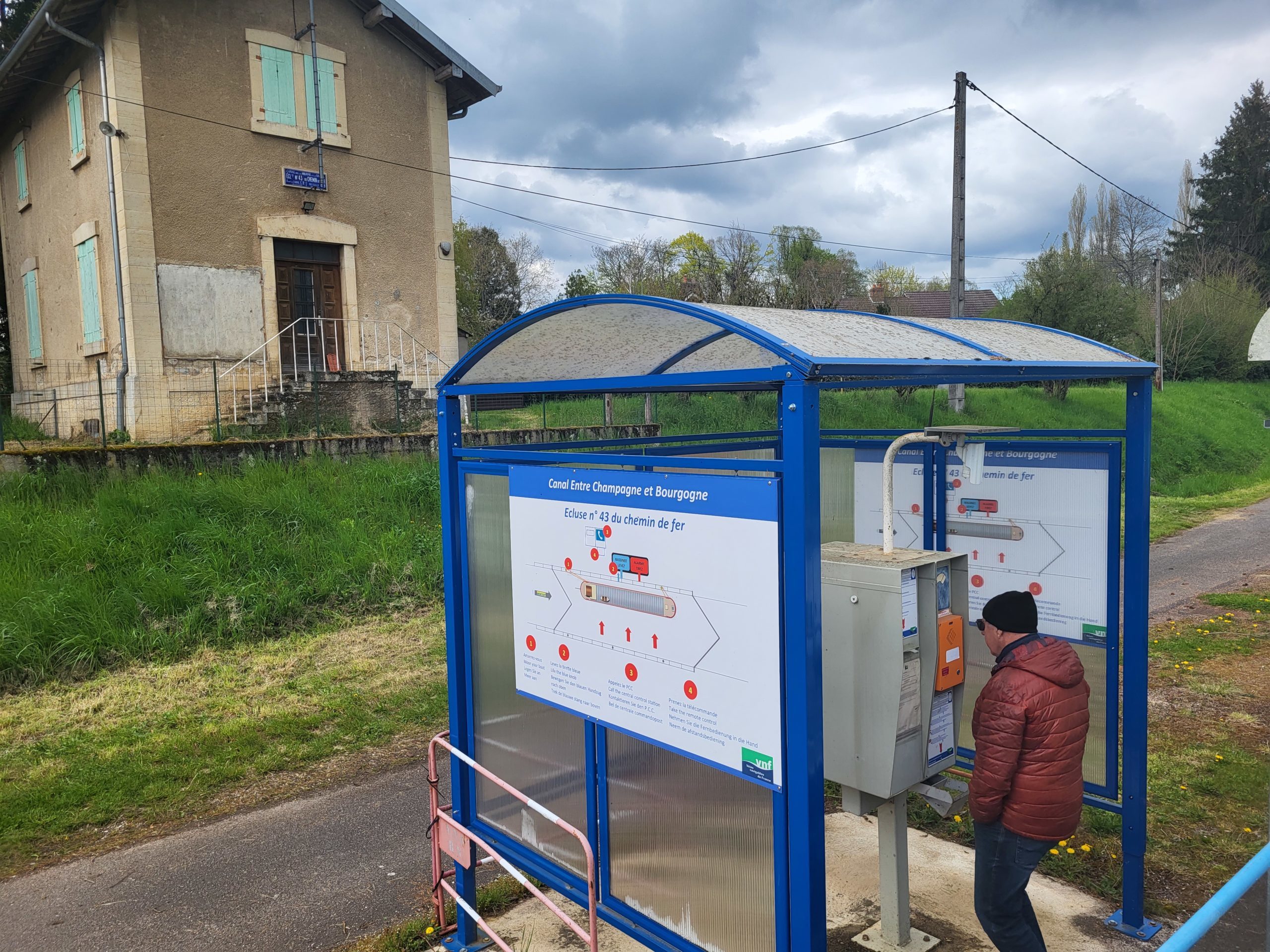 Retrait de la télécommande pour actionner les écluses