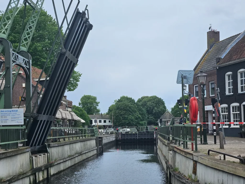 Sluis en brug Blokzijl, arrivée navigation Pays-Bas 2026