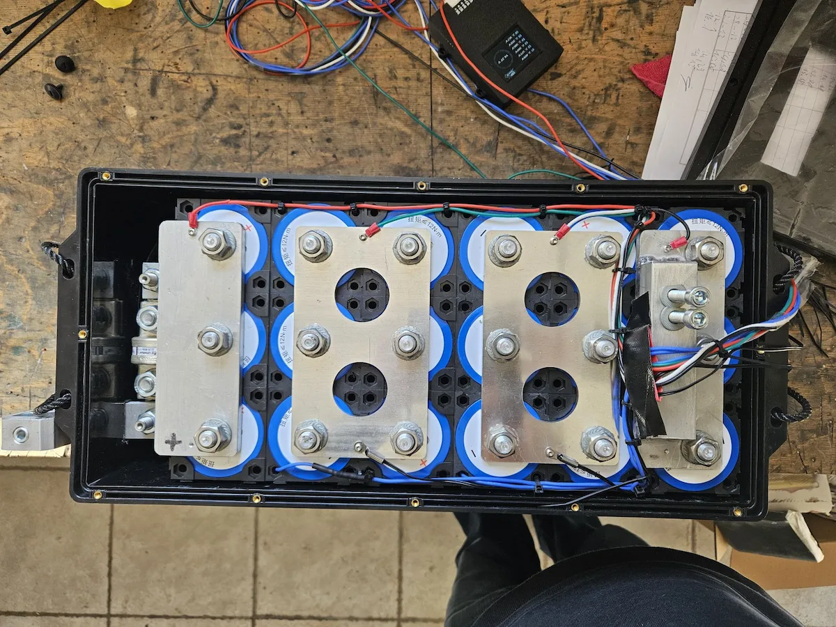 Batterie LTO 120Ah avec fusible 600A bateau