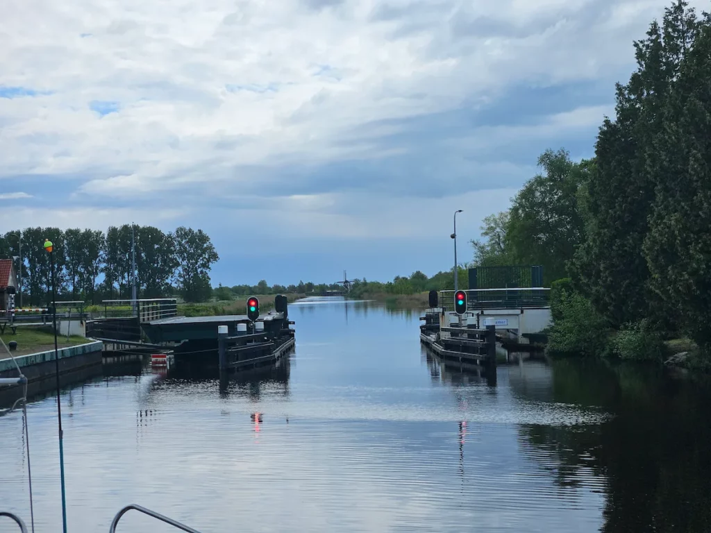 Premier pont tournant après Langelille, navigation Pays-Bas 2026
