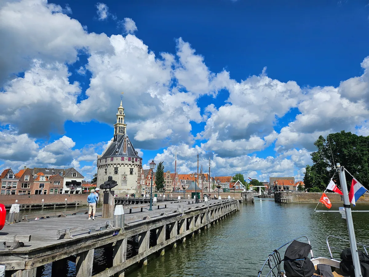tour Hoofdtoren arrivée port Hoorn IJsselmeer