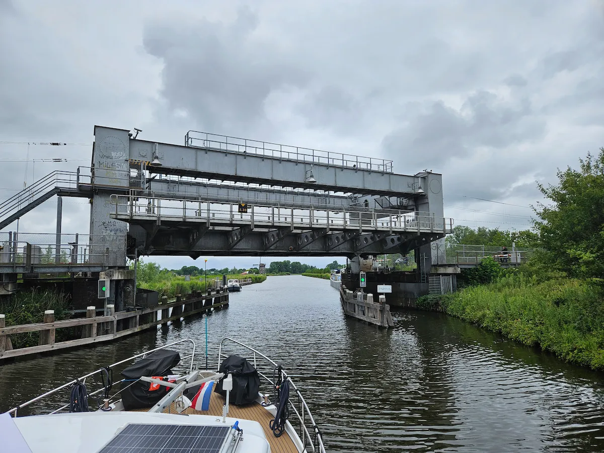 Navigation Purmerend Broekhorn - pont ferroviaire Bolbrug
